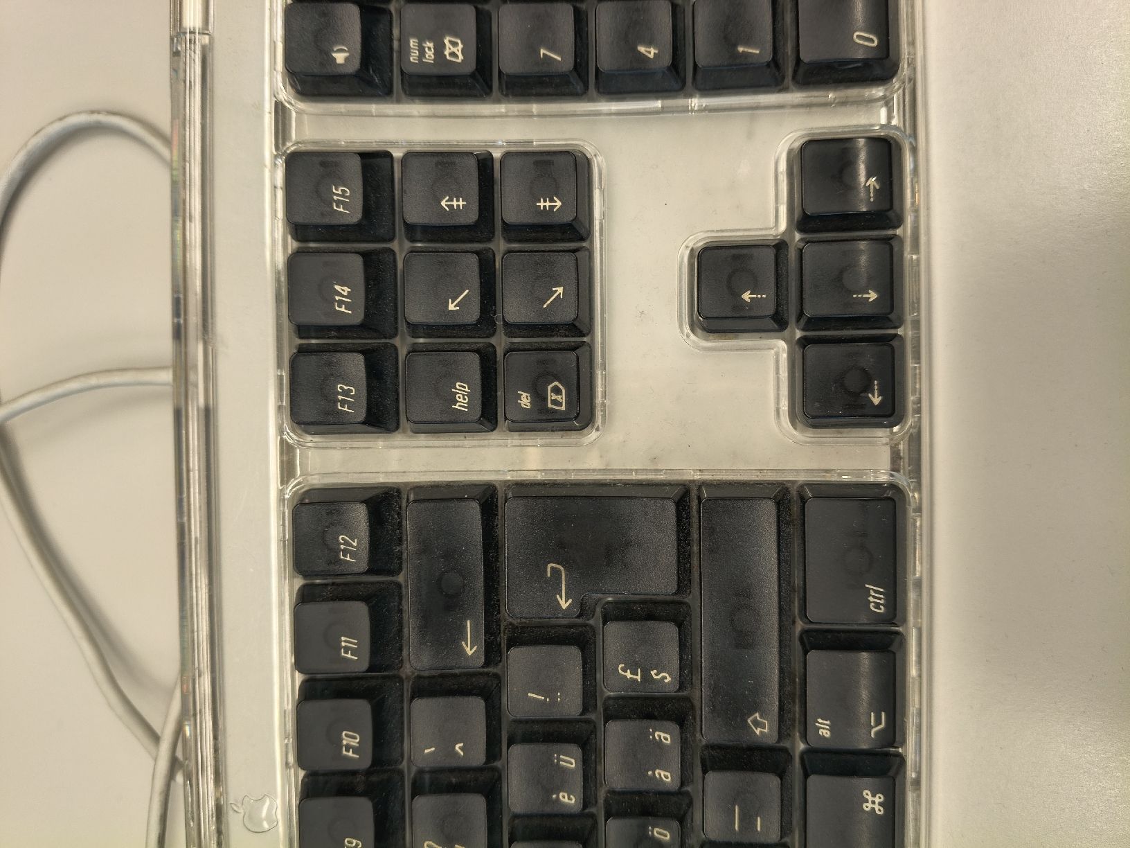 Apple Tastiere: Apple Pro Keyboard M7803 transparent wired used condition – Usato da Zürich venduto da TrainLine 5