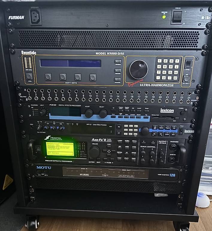 Strumenti musicali: Fractal Audio Axe-Fx II XL  Top Zustand  – Usato da Tägerwilen venduto da fav_x26n