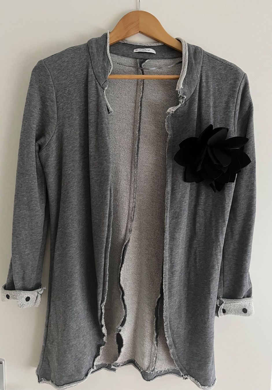 Pullover & Sweatshirts: Jäckchen von motivi, Grösse S – Gebraucht aus Bachenbülach von Elcomaster
