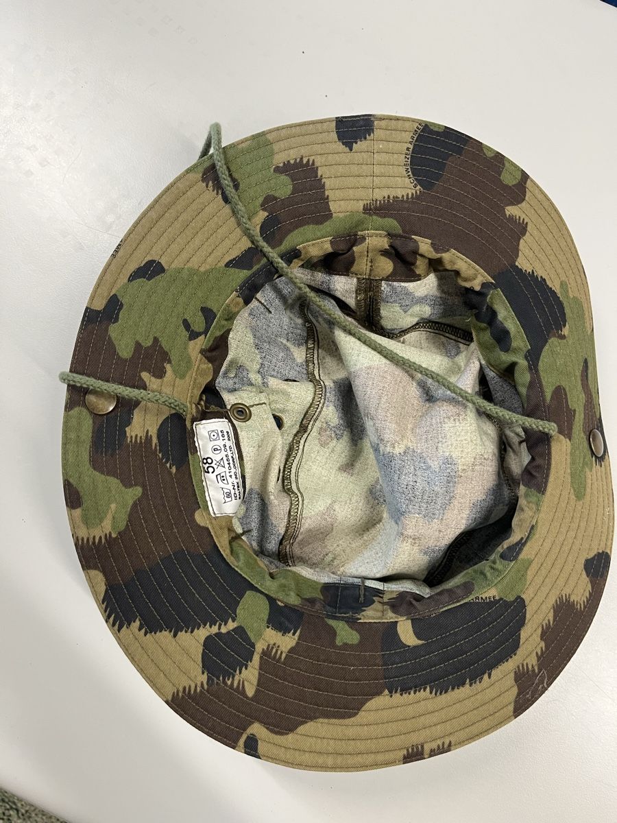 Schweizer Armee Uniformen: Original Hut und 2 Tazzini des KSK  – Gebraucht aus Oberhofen Thun'see von Bruja007 1