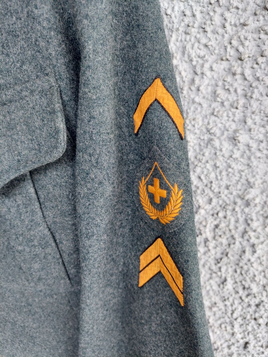 Schweizer Armee Uniformi: Uniform Armee Schweiz Oberteil mit Hose – Usato da Obfelden venduto da Foto_Bild_Kunst_Buch 1