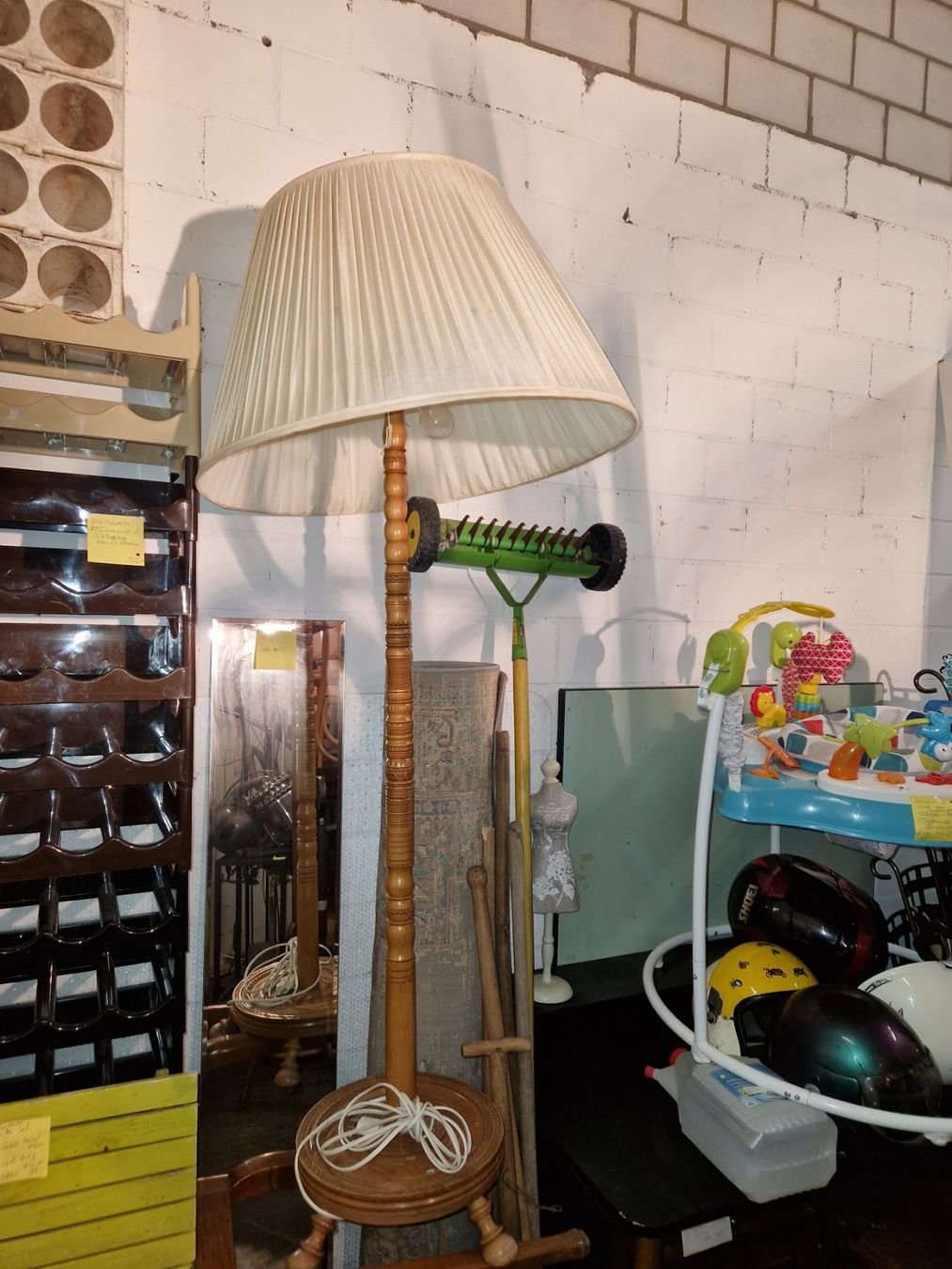 Micasa Lampen: Div Stehlampen Vintage Design schwarz , Holz, Messing – Gebraucht aus Wädenswil von tome70 4