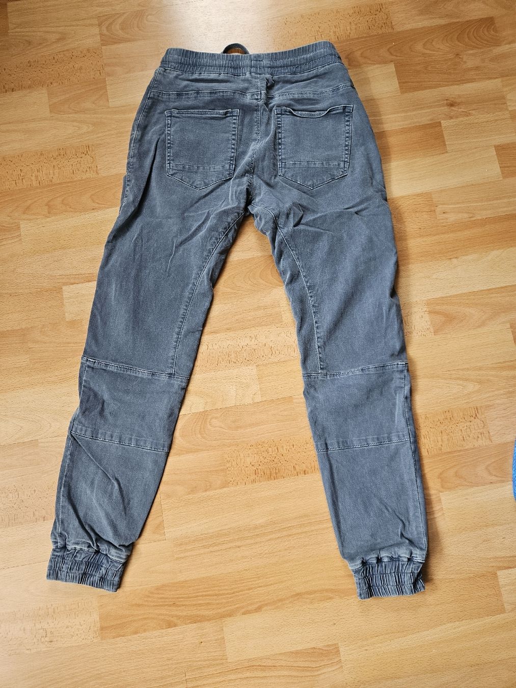 Pantaloni: hellblaue Hose – Usato da Ebikon venduto da SecondChance_byM 1