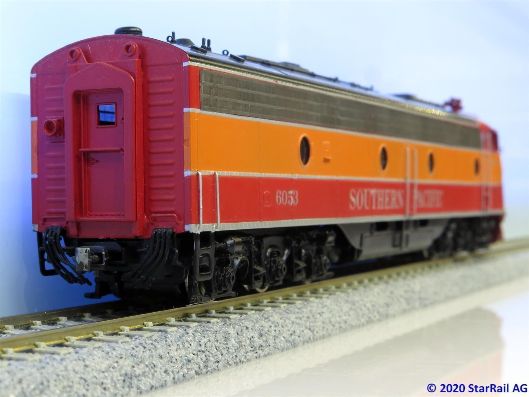 Modellini di ferrovie: Oriental 2400HP Southern Pacific EMD E9 – Usato da Ennetbaden venduto da StarTrain 5