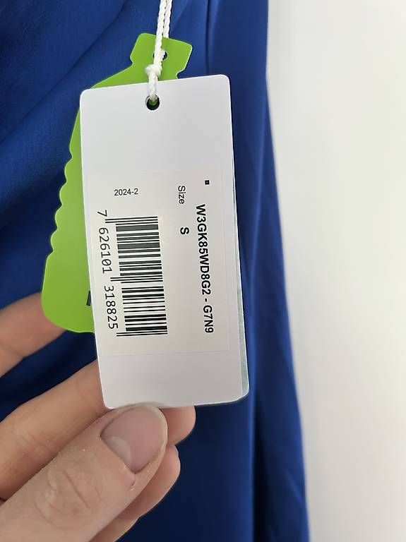 Vestiti: Guess Abendkleid – Usato da Kaisten venduto da Sommaren 2