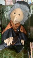 Handpuppe mit grauer Perücke und braunem Kleid guter Zustand