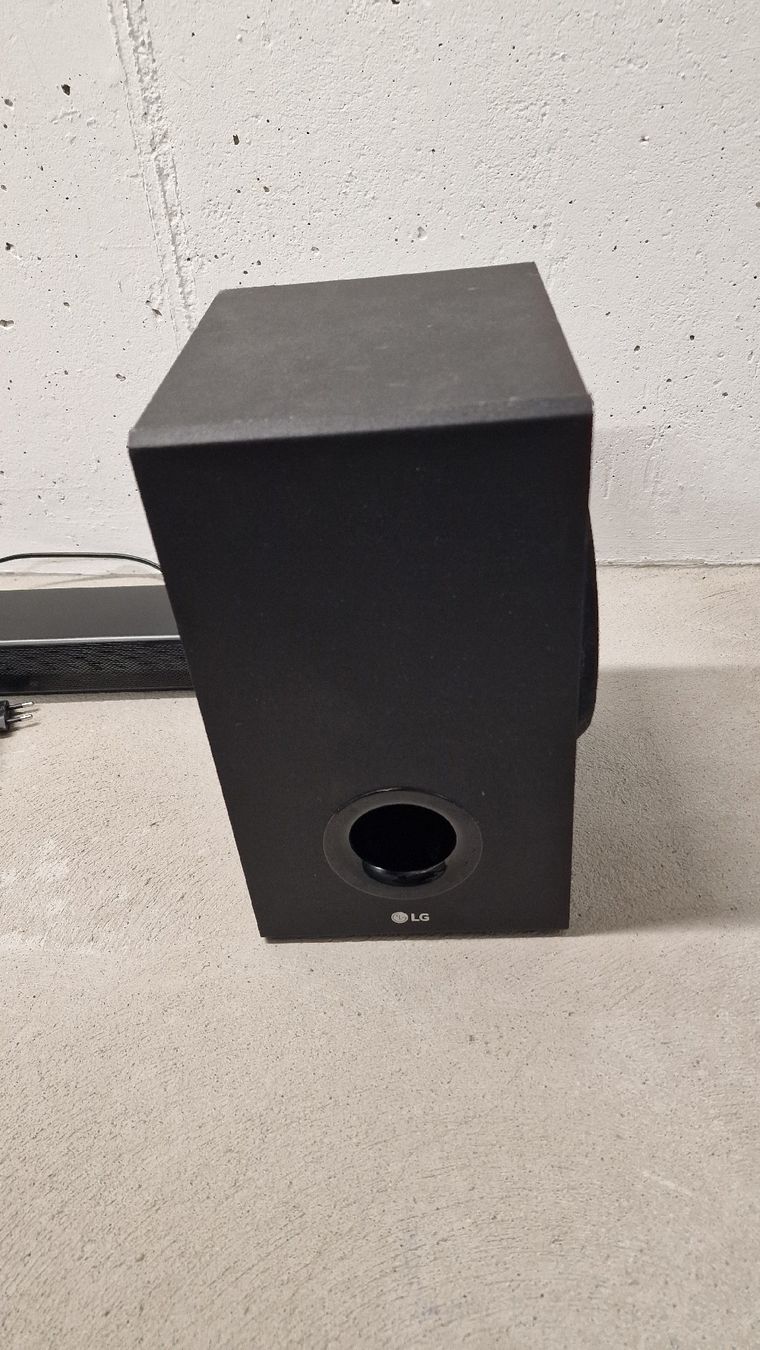 LG Home Cinema: LG Soundbar + Subwoofer – Usato da Niederrohrdorf venduto da DarioJovic 1