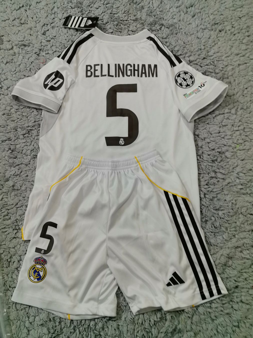 Real Madrid Scarpe, pantaloni & magliette da ginnastica: Real Madrid Trikot Set Bellingham, Grösse 152cm – Nuovo e nell'imballaggio originale da Mellingen venduto da JLLEA25