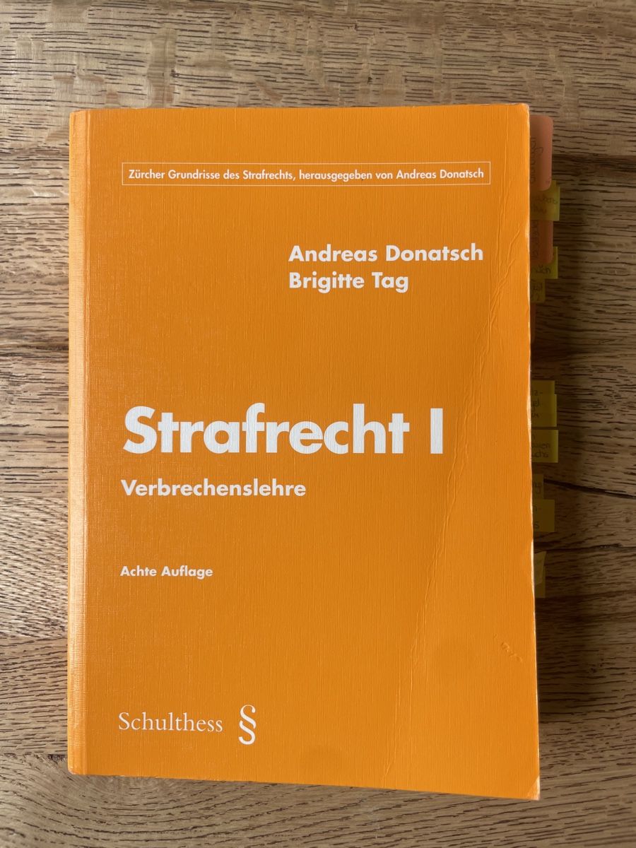 Libri: Strafrecht I - Juristisches Lehrbuch – Usato da Einsiedeln venduto da loubi02