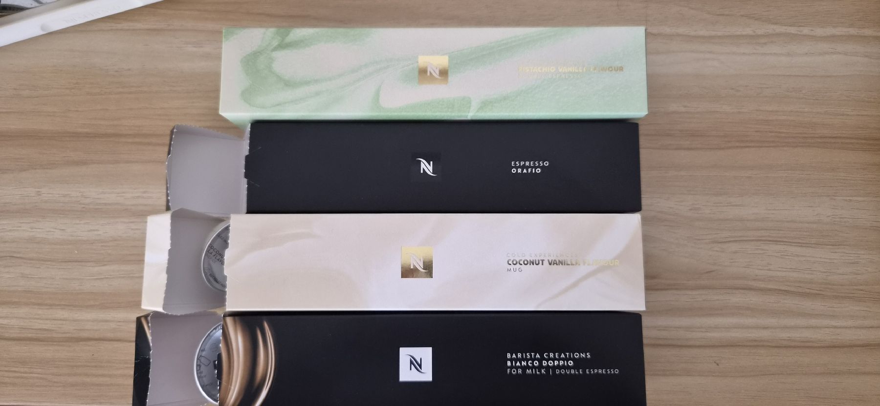 Nespresso Altro per la casa: Nespresso Vertuo Set + Original- Ständer +55 Kaspeln – Nuovo (secondo la descrizione) da Konolfingen venduto da ral_8h2m 1