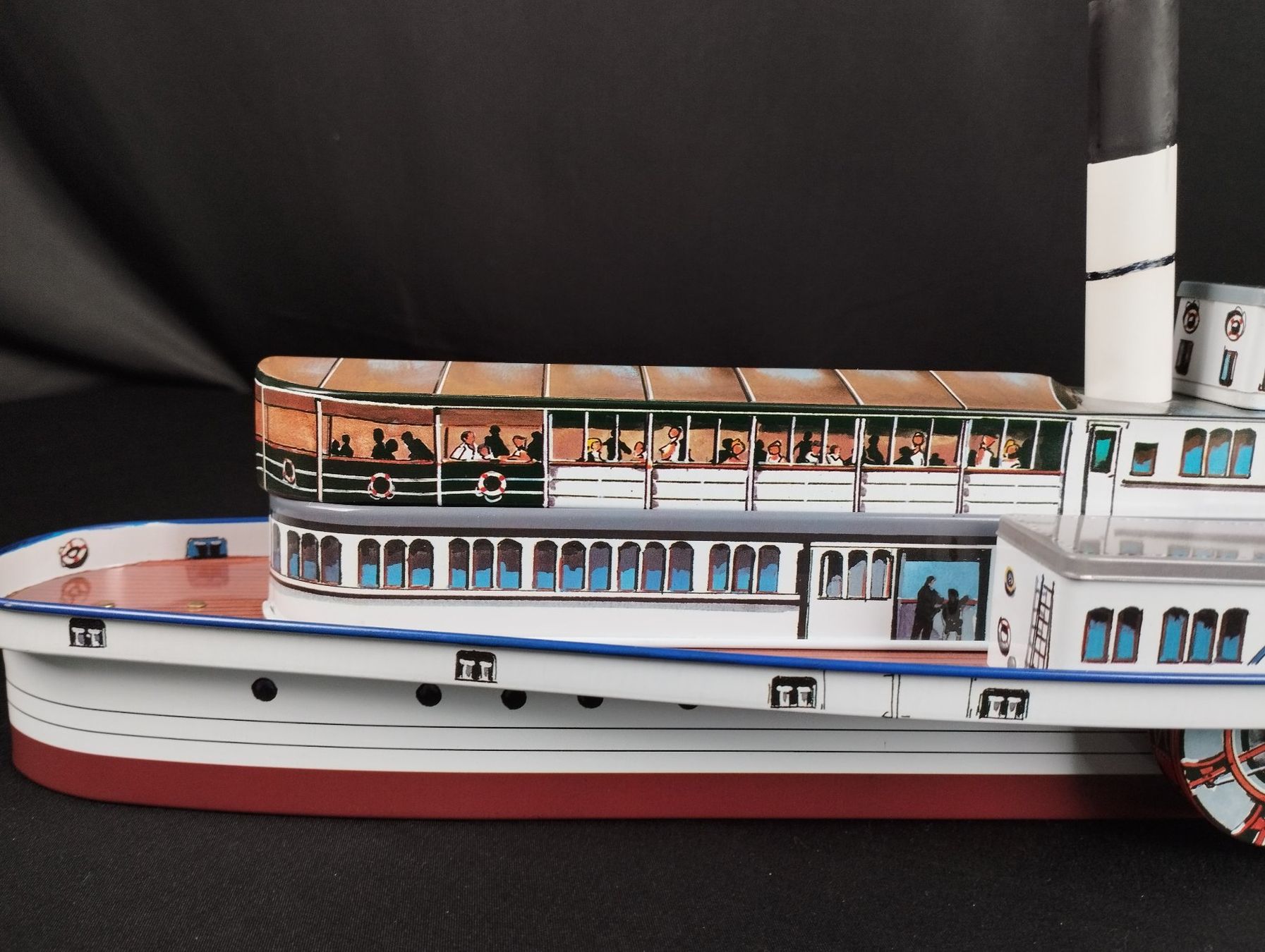Kit di modellismo & Modellini statici: LÄCKERLI HUUS Basel Raddampfer Uri – Usato da Schübelbach venduto da Restwert_Schubelbach 2
