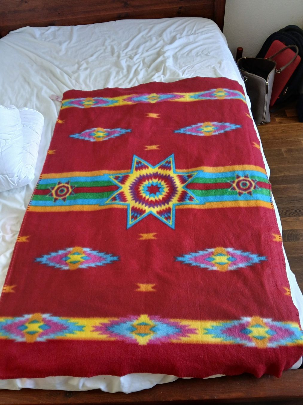 Coperte: St. Labre Indian School Decke rot mit Muster Polyester – Usato da Dübendorf venduto da LoRi-2026