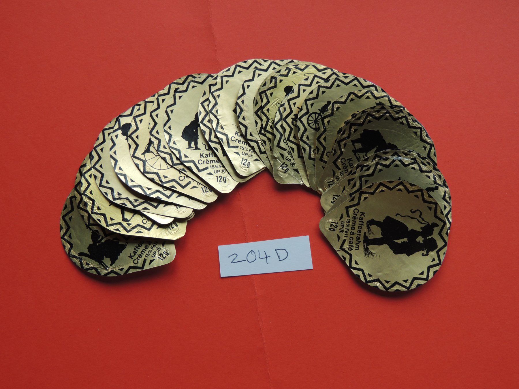 Coperchi dei cremini per caffè: Serie 204 D, gold matt, komplett – Usato da Ostermundigen venduto da Lisa290