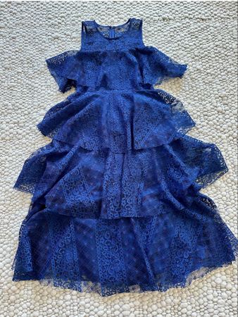 ELEGANTES SPITZENKLEID