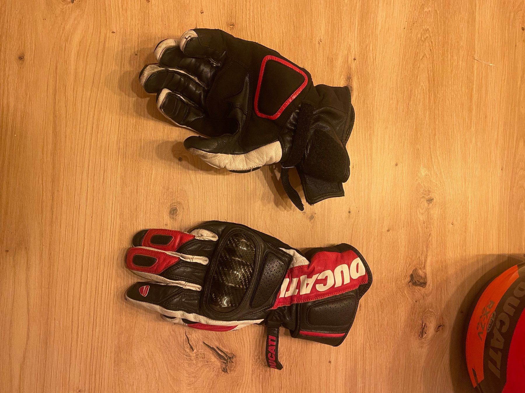 Dainese Anzüge: Ducati Lederkombi Powered by Dainese – Gebraucht aus Emmen von Doni32 9