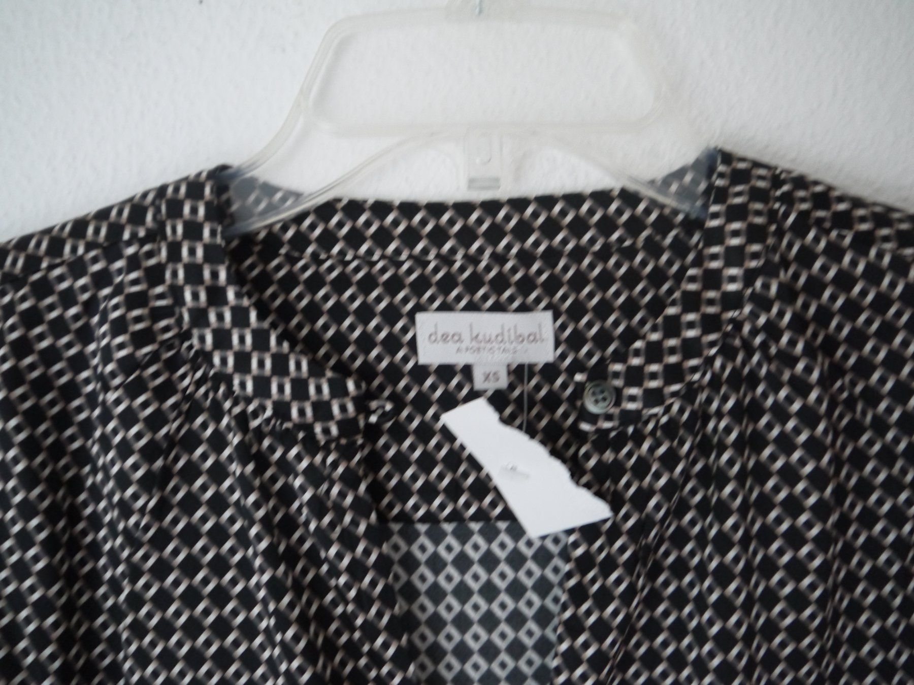 Dea Kudibal Camicette: DEA KUDIBAL Bluse aus Seide NEU mit  Preisschild – Nuovo e nell'imballaggio originale da Hagendorn venduto da Blaf 1