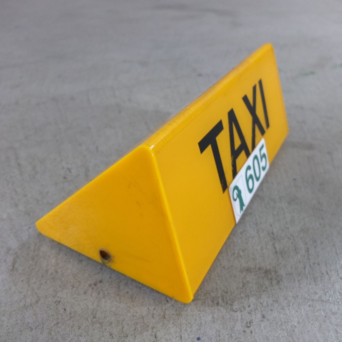 Insegne: Original Basel Taxi-Dachzeichen 605 – Usato da Basel venduto da Brocki-auf-dem-Wolf 2