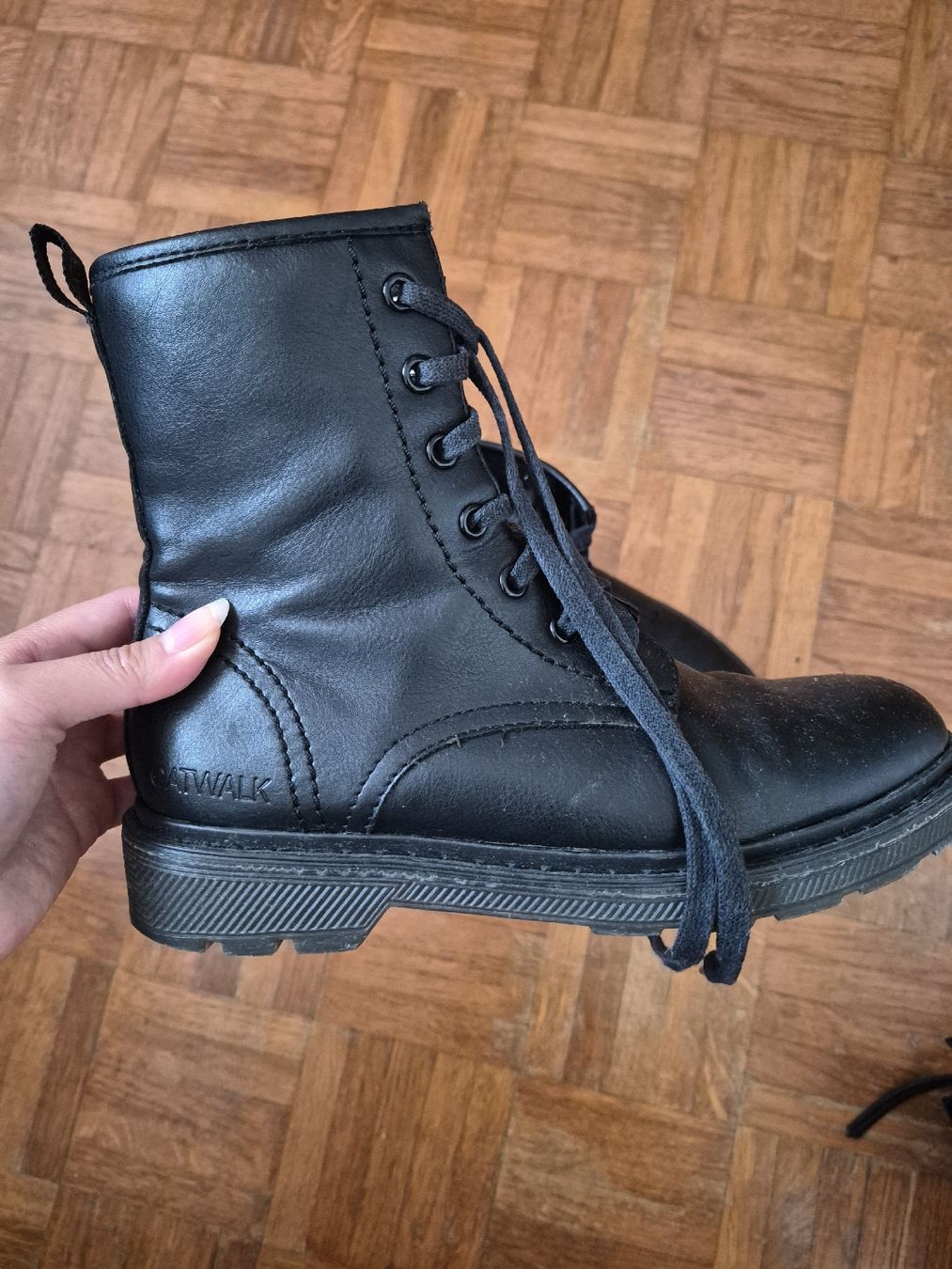 Chaussures femmes: bottes noires  – D'occasion à Villars-sur-Glâne par dia_2q2l 1