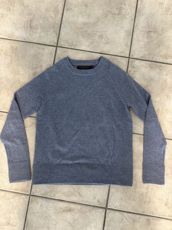 Blauer Kaschmirpullover