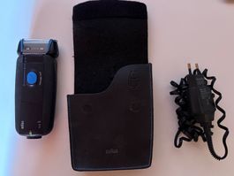 Braun Rasierer 7015 mit Zubehör, in gutem Zustand