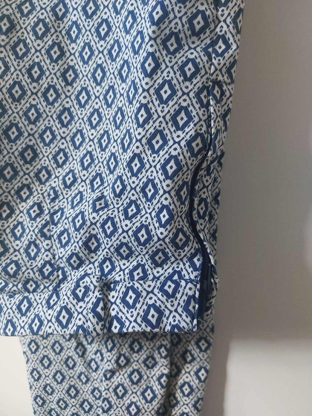 H&M Pantaloni: Gemusterte Hose H&M Grösse 40 – Usato da Fraubrunnen venduto da magdalena27 1