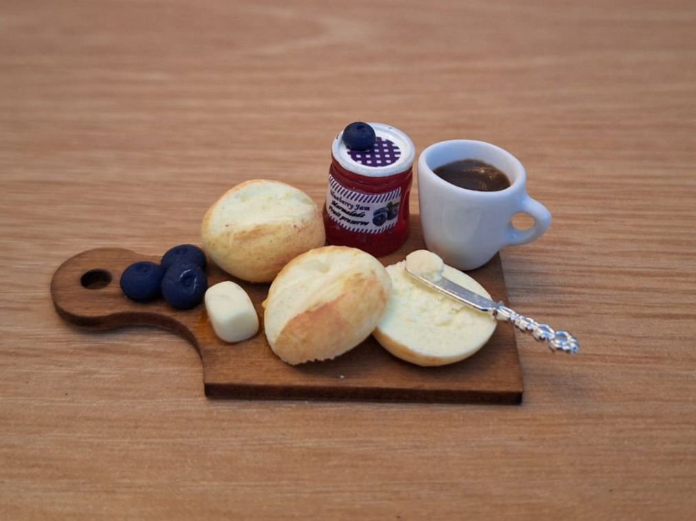 Case e mobili per bambole: Handmade Frühstücksbrett – Nuovo (secondo la descrizione) da Zürich venduto da HandmadeTinyFood 3