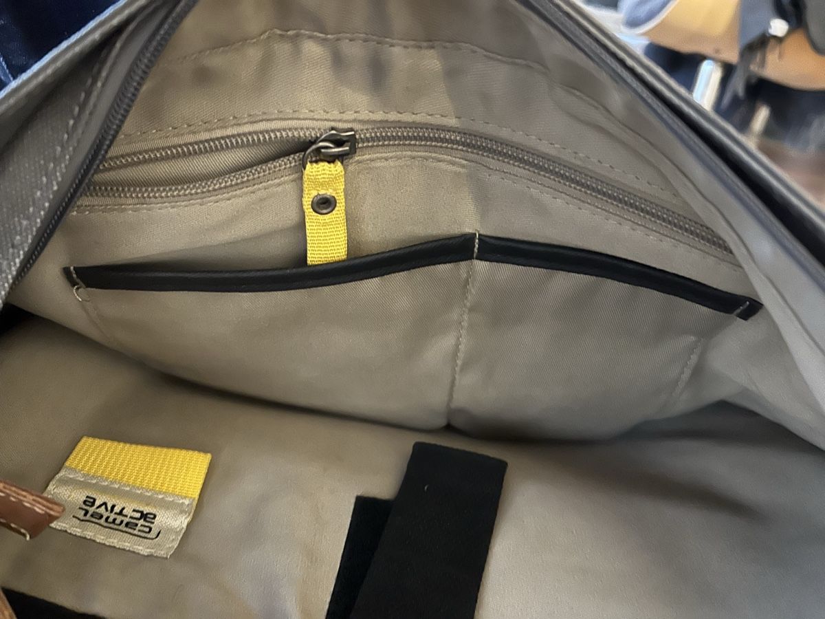 Valigie & Borse: Camel active Messenger Bag – Usato da Seuzach venduto da Megane1 1