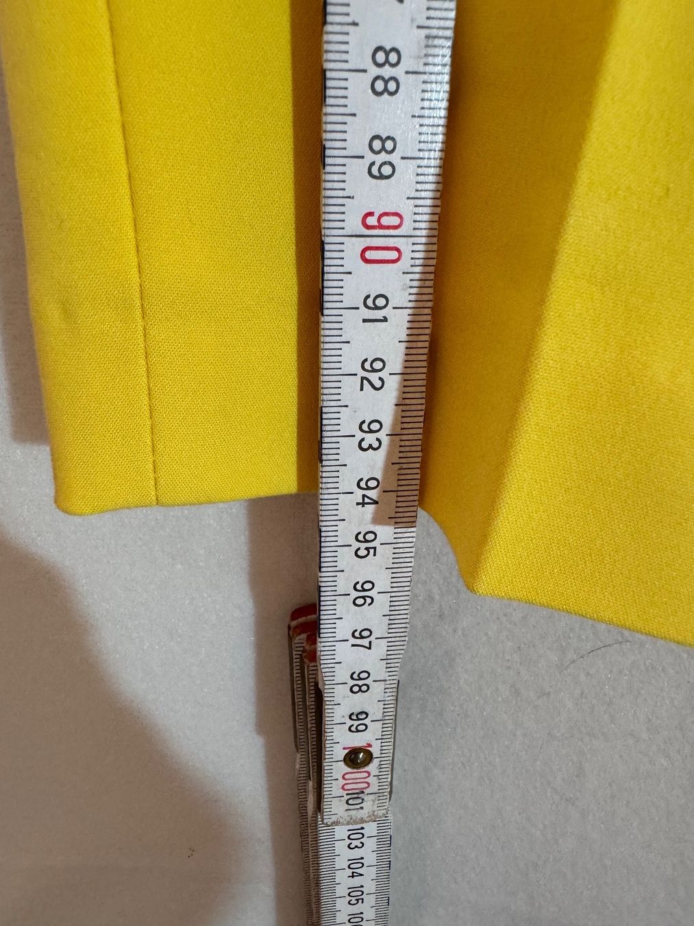 Zara Pantaloni: Gelbe Hose von Zara Gr. S – Usato da Grosswangen venduto da second_hand_dress 1