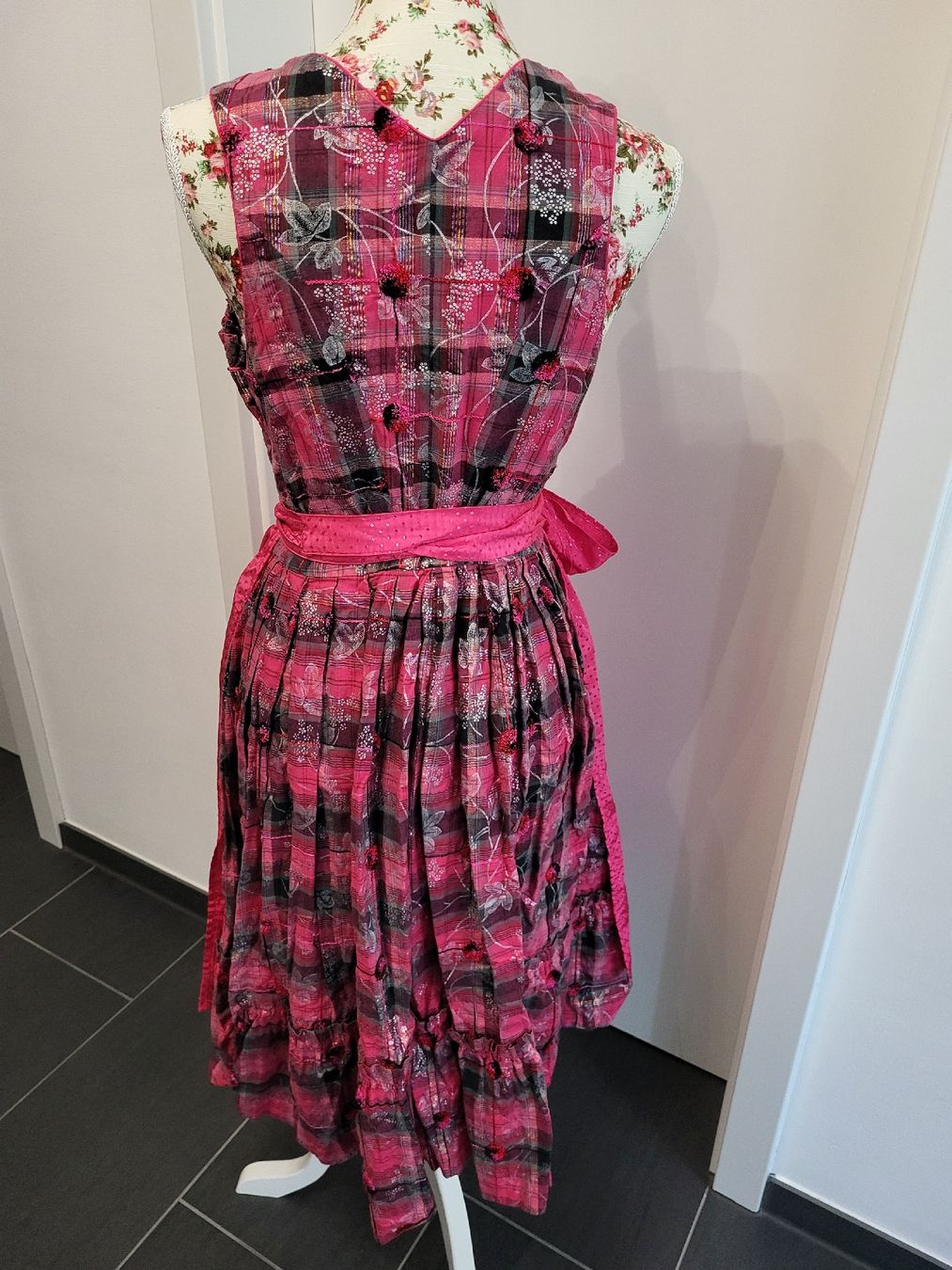 Kleider: hübsches Dirndl – Gebraucht aus Matzendorf von hauli2 3