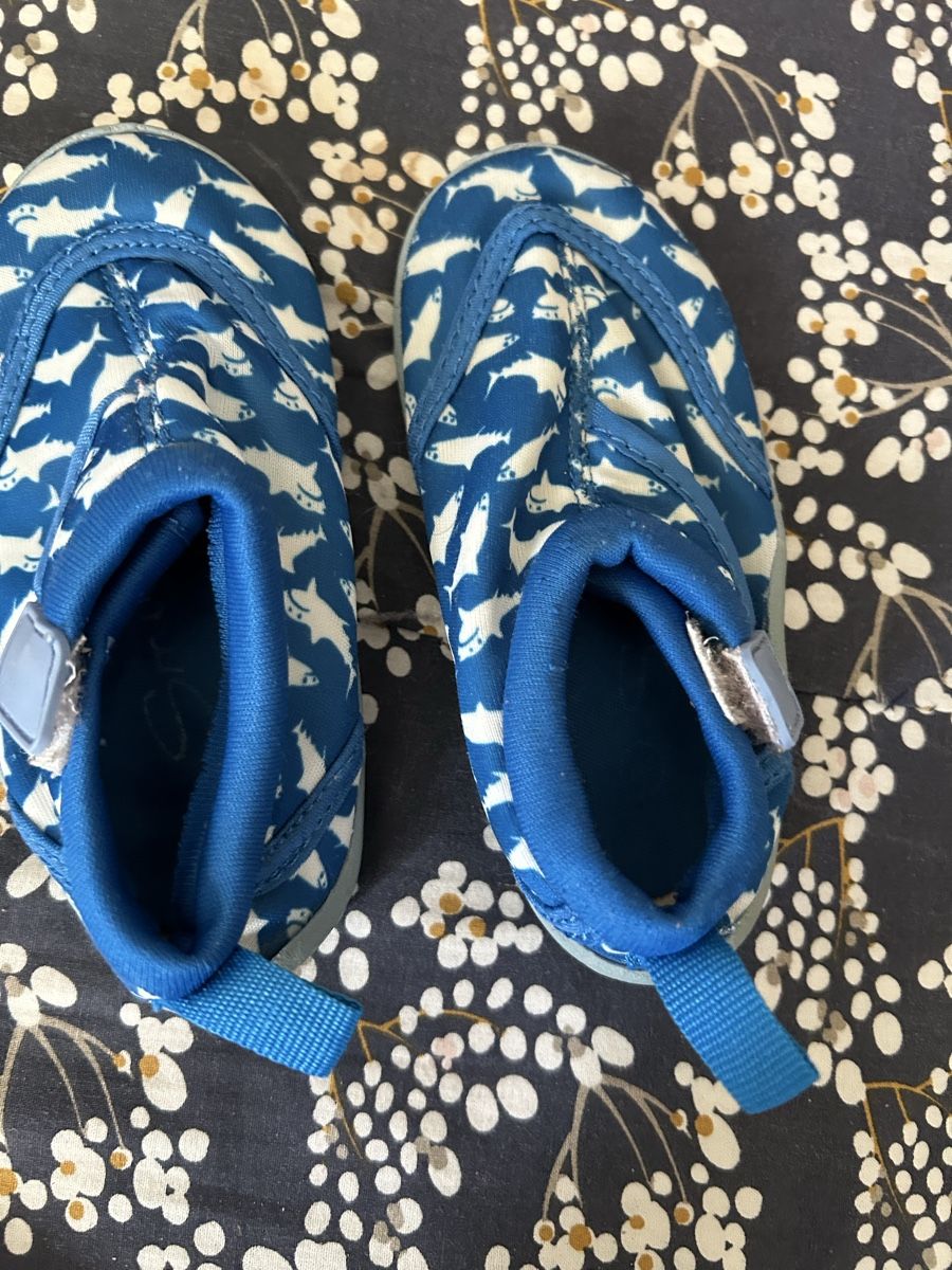 Scarpe per ragazzi: Chaussons de bain taille 24 – Usato da Lausanne venduto da SaraSkjellaug 1