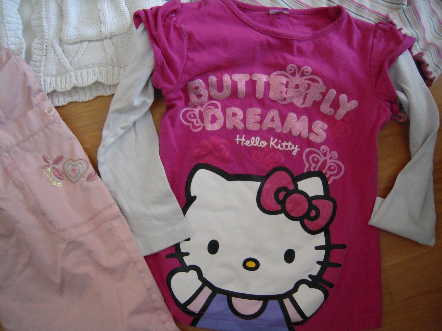Lotti & Set di vestiti: Strickjacke, Top, Hello Kitty, Hose ... 86 / 92 – Usato da Uzwil venduto da visions77 1