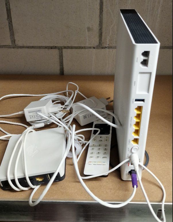 Leine & Halsband: Swisscom TV box und Router 3.0 – Gebraucht aus Dagmersellen von Purppetz