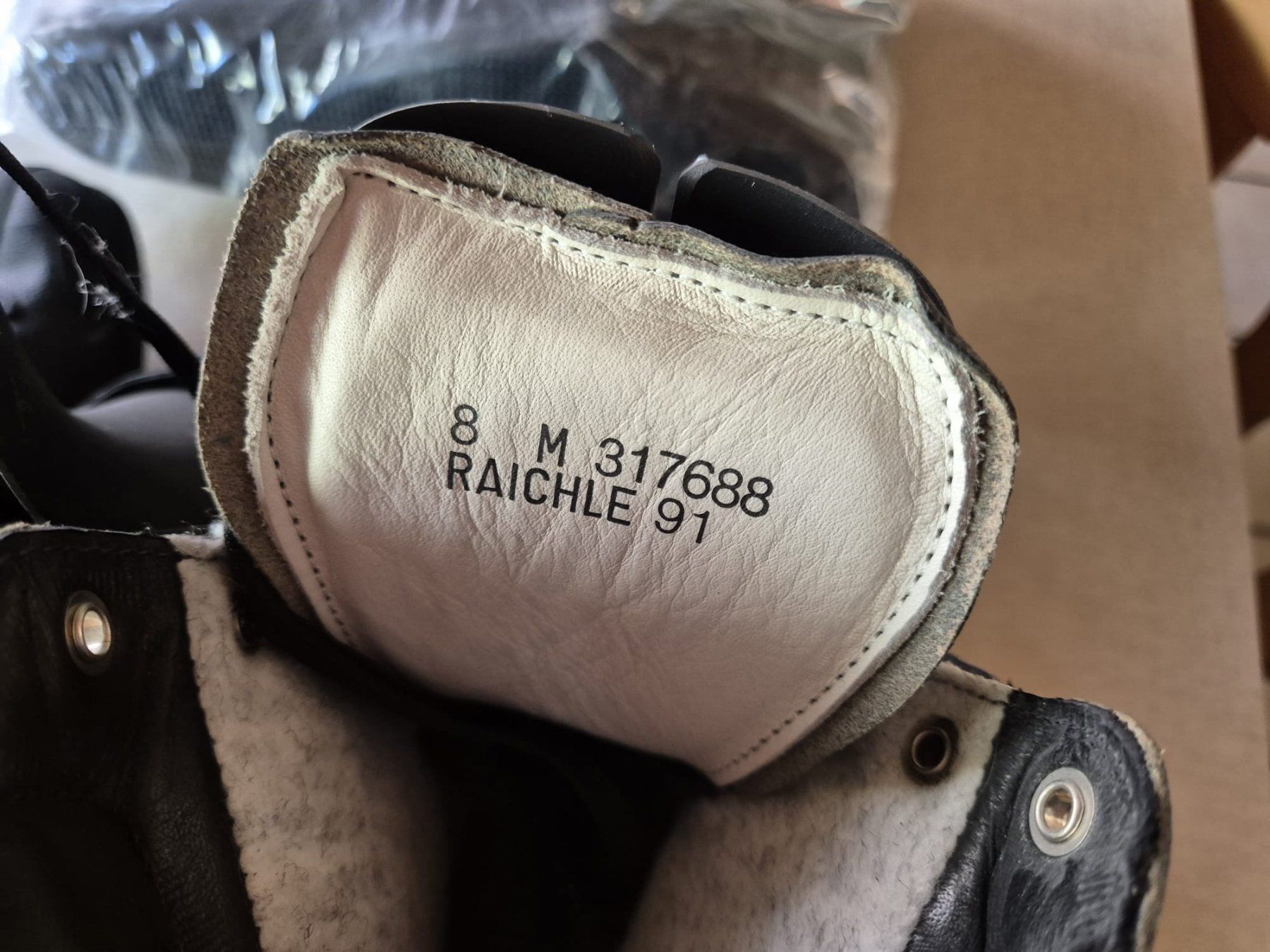 Schweizer Armee Herrenschuhe: Schalenschuh Militär – Neu und originalverpackt aus Chur von domatech 1