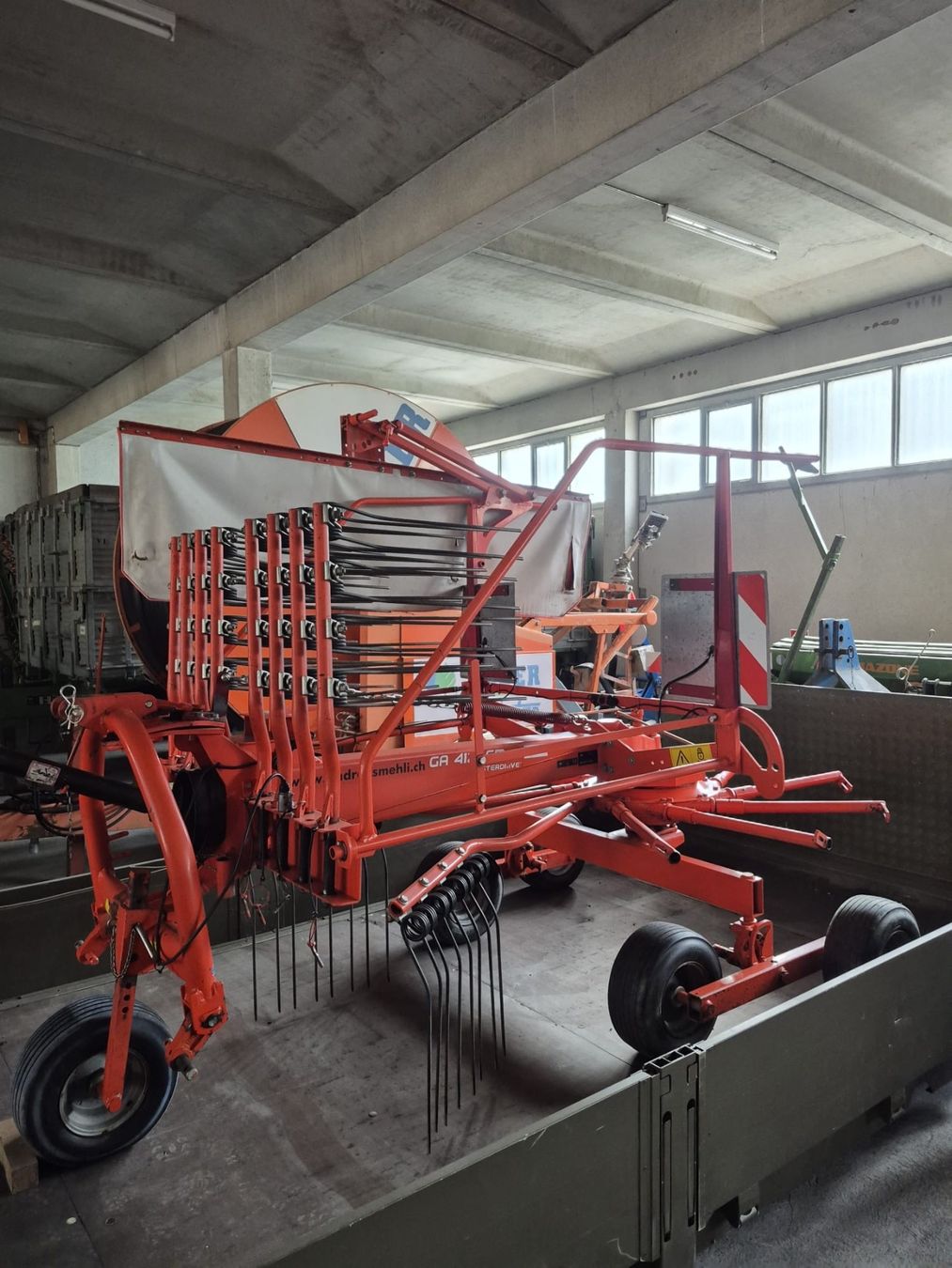 Kuhn Raccolta foraggio grezzo: Kreiselschwader Kuhn – Usato da Cazis venduto da joh_q67d 2