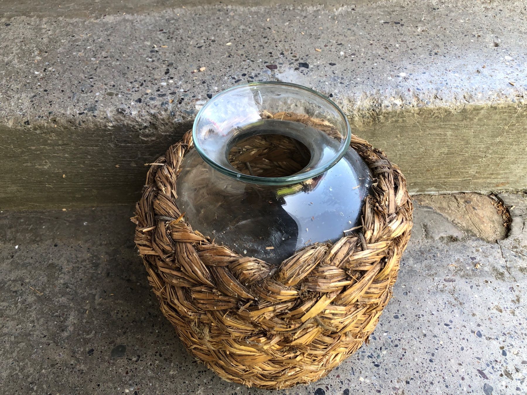 Vasen & Gefässe: Glas - Bodenvase mit Korbgeflecht – Gebraucht aus Schübelbach von Dolly990_2 2