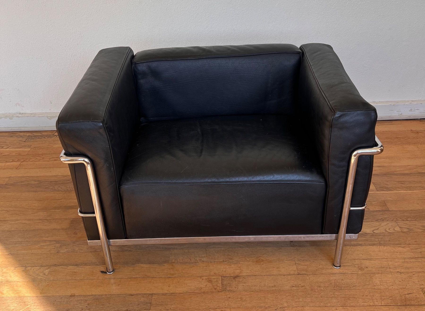 Le Corbusier Poltrone: Sessel LC3 Le Corbusier von Cassina, 1998 – Usato da Tecknau venduto da smoothtentacles