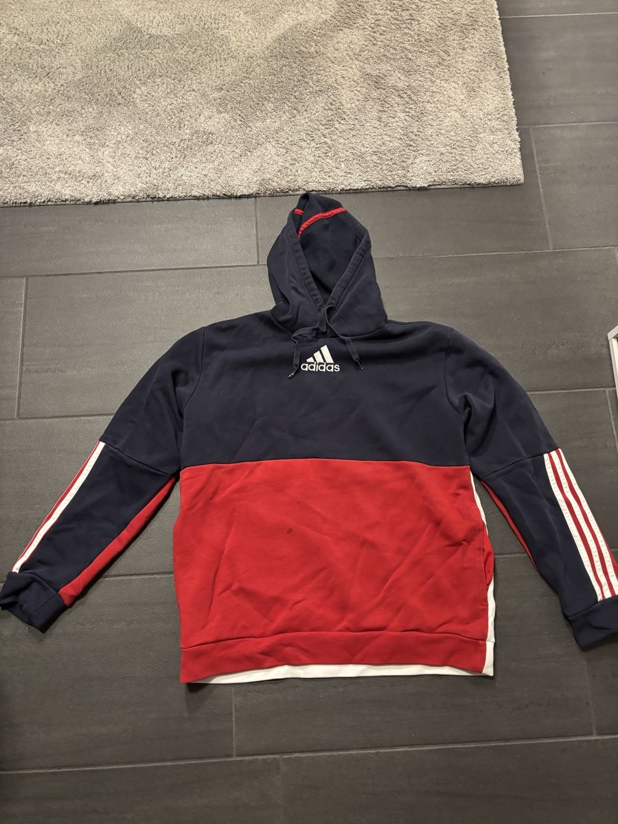 Pullover & Sweatshirts: Adidas Kapuzenpullover – Gebraucht aus Winterthur von van_8fsq