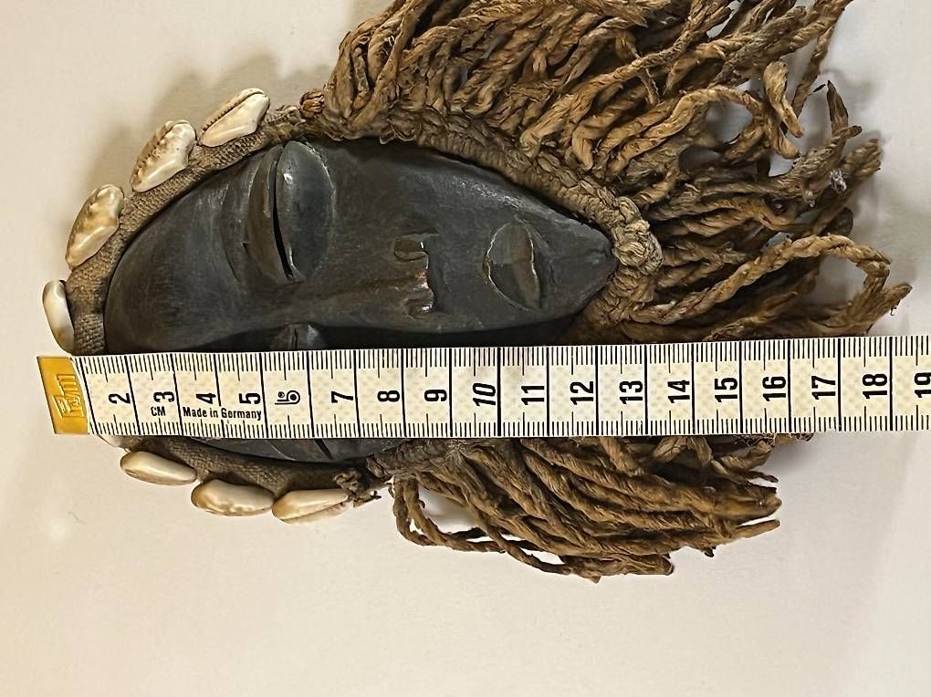 Internationale Kunst: Petit masque africain ancien – Gebraucht aus Neuchâtel von alexandrigor 2