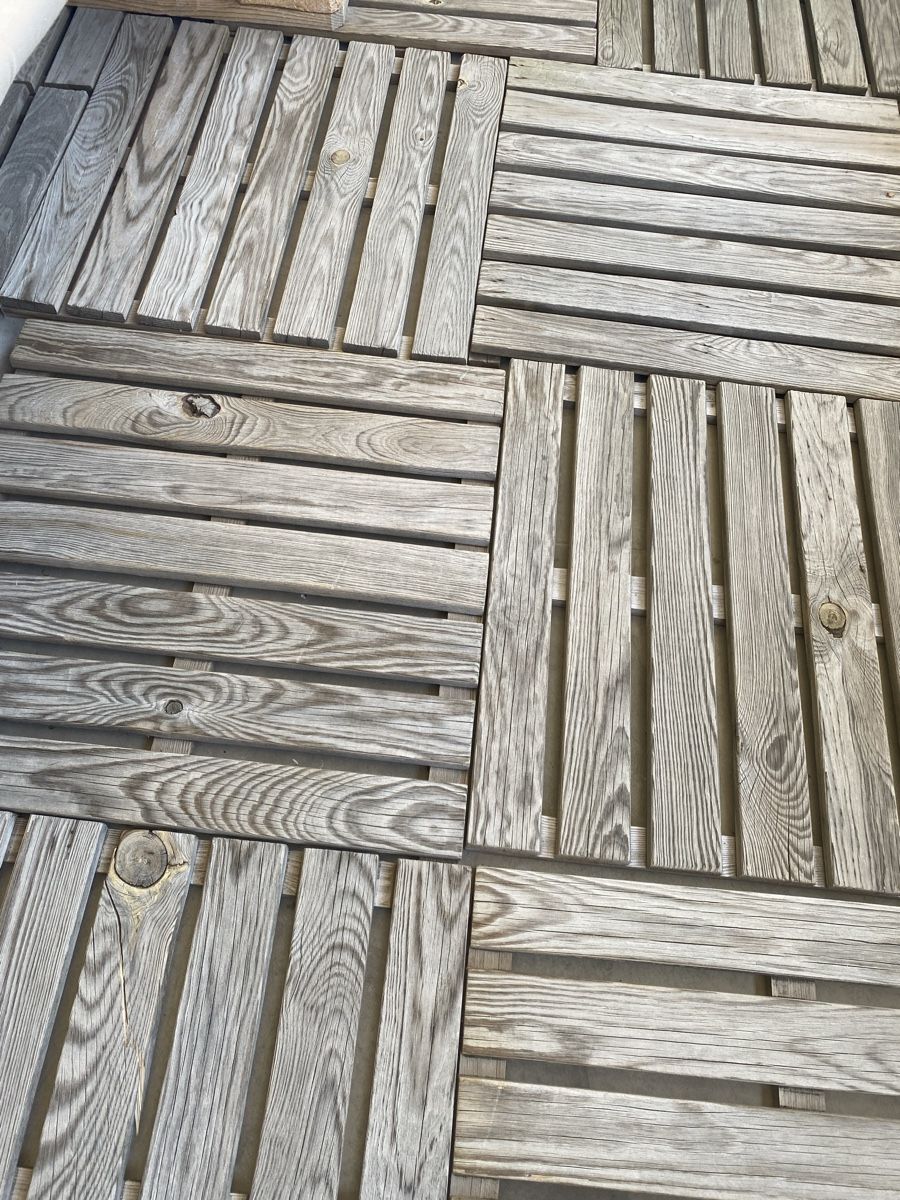 Rivestimenti per pavimenti: EchtHolz Bodenplatten ca. 50x50cm – Usato da Zuerich venduto da Isabelle