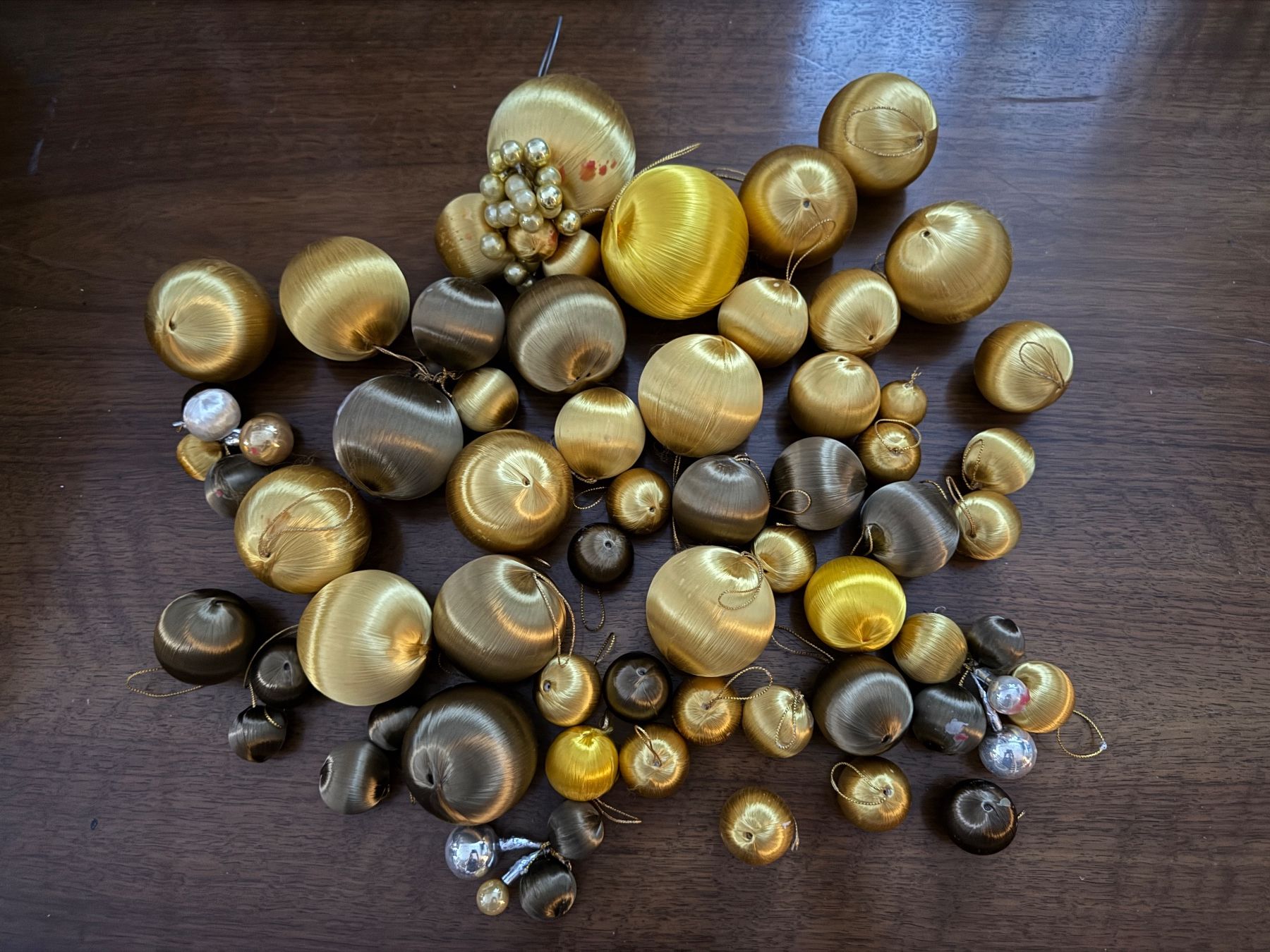 Tutte le decorazioni: Weihnachtskugeln Set Seidenglanz bunt diverse Grössen – Usato da Erstfeld venduto da Mario_boe0 1