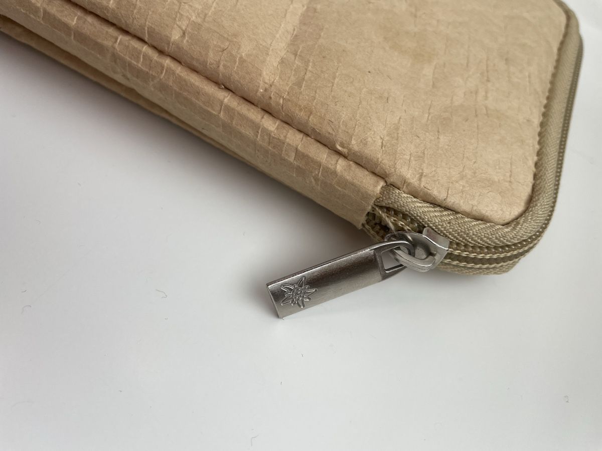 Brieftaschen: A cute, tiny multipurpose zip bag – Gebraucht aus Zürich von MariKondo 6