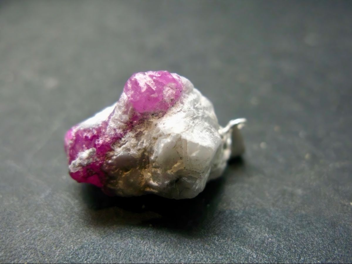 Ciondoli: Pendentif Rubis brut d’Afghanistan – Nuovo (secondo la descrizione) da Chêne Bourg venduto da RemyTodwell 1