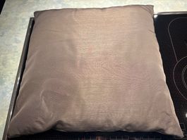 Zwei graue Kissen mit Glanz 45x45 cm, NEU