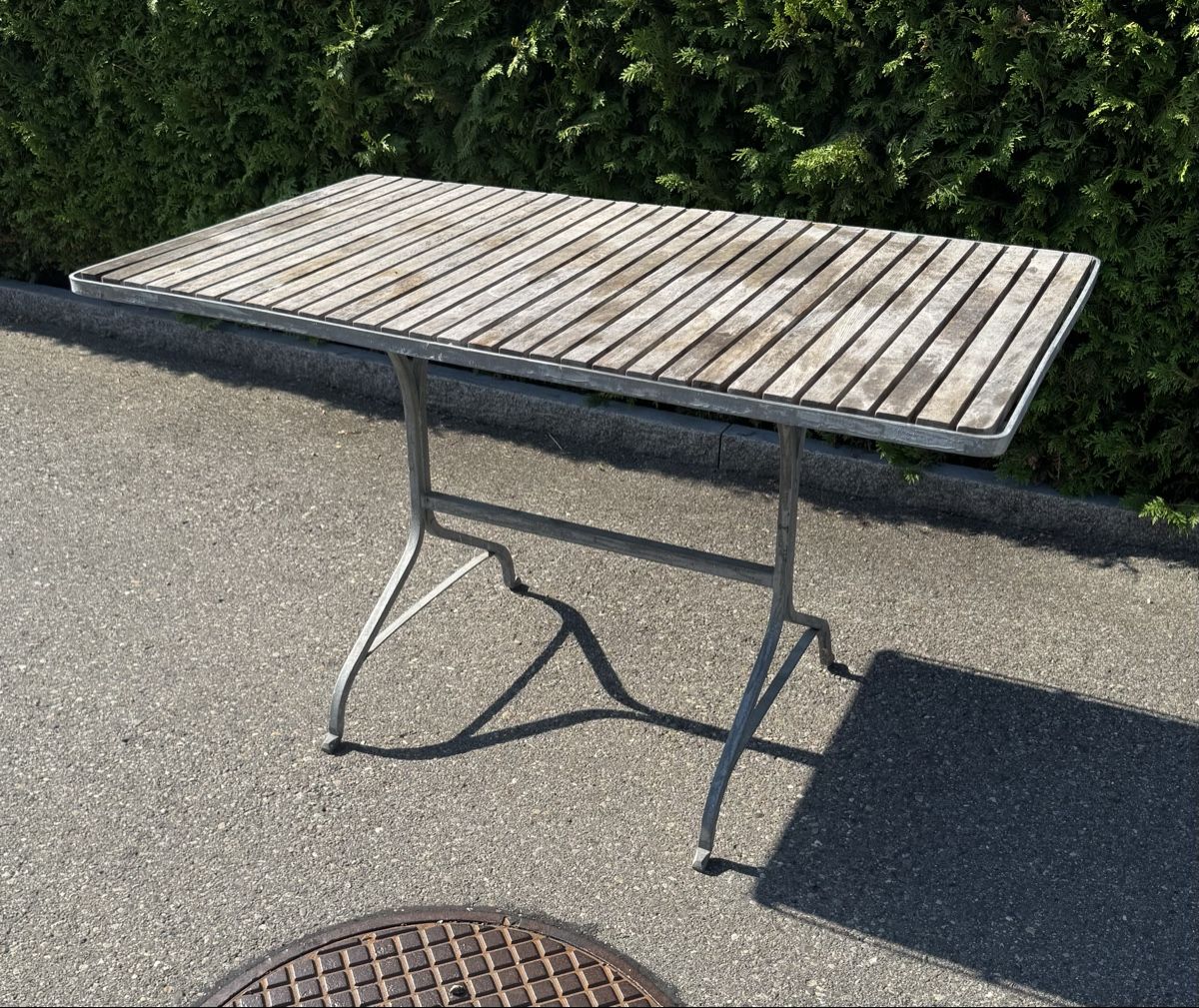 Tables: Gartentisch Metall Holz  – D'occasion à Schlieren par Freundlich02 2