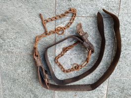 2x Antike Lederriemen mit Kette, Teile eines Zuggeschirrs