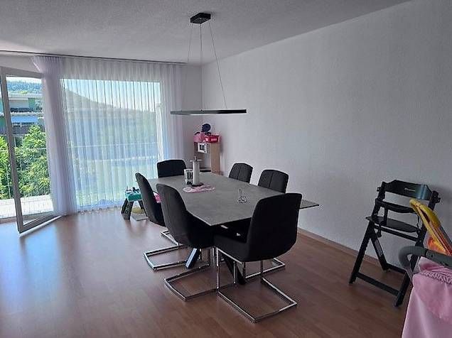 Tables: Esstisch mit Stühle 1.5 Jahre. – D'occasion à Winterthur par kus_yd2k
