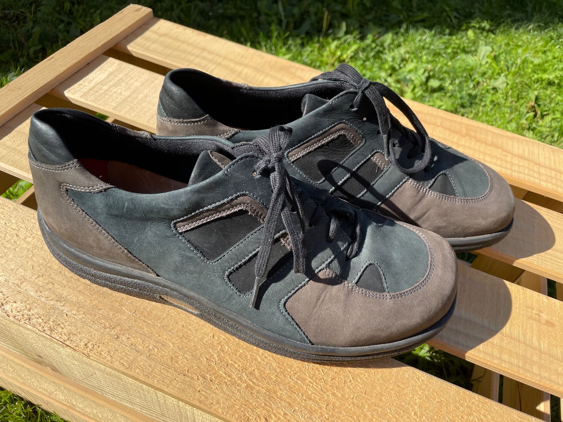 Helvesko Scarpe da uomo: HELVESKO Leder Halbschuhe Gr. 43 – Usato da Frasnacht venduto da GracyStore