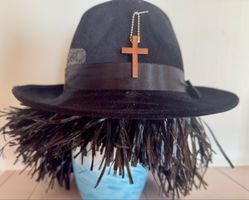 Schwarzer Hut mit künstlichen Haaren Fasnacht Motoparty