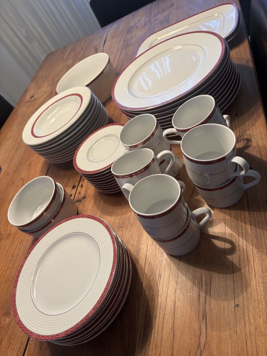 Set di piatti: Tafelservice 54 Teile – Usato da Kriens venduto da Mollinos