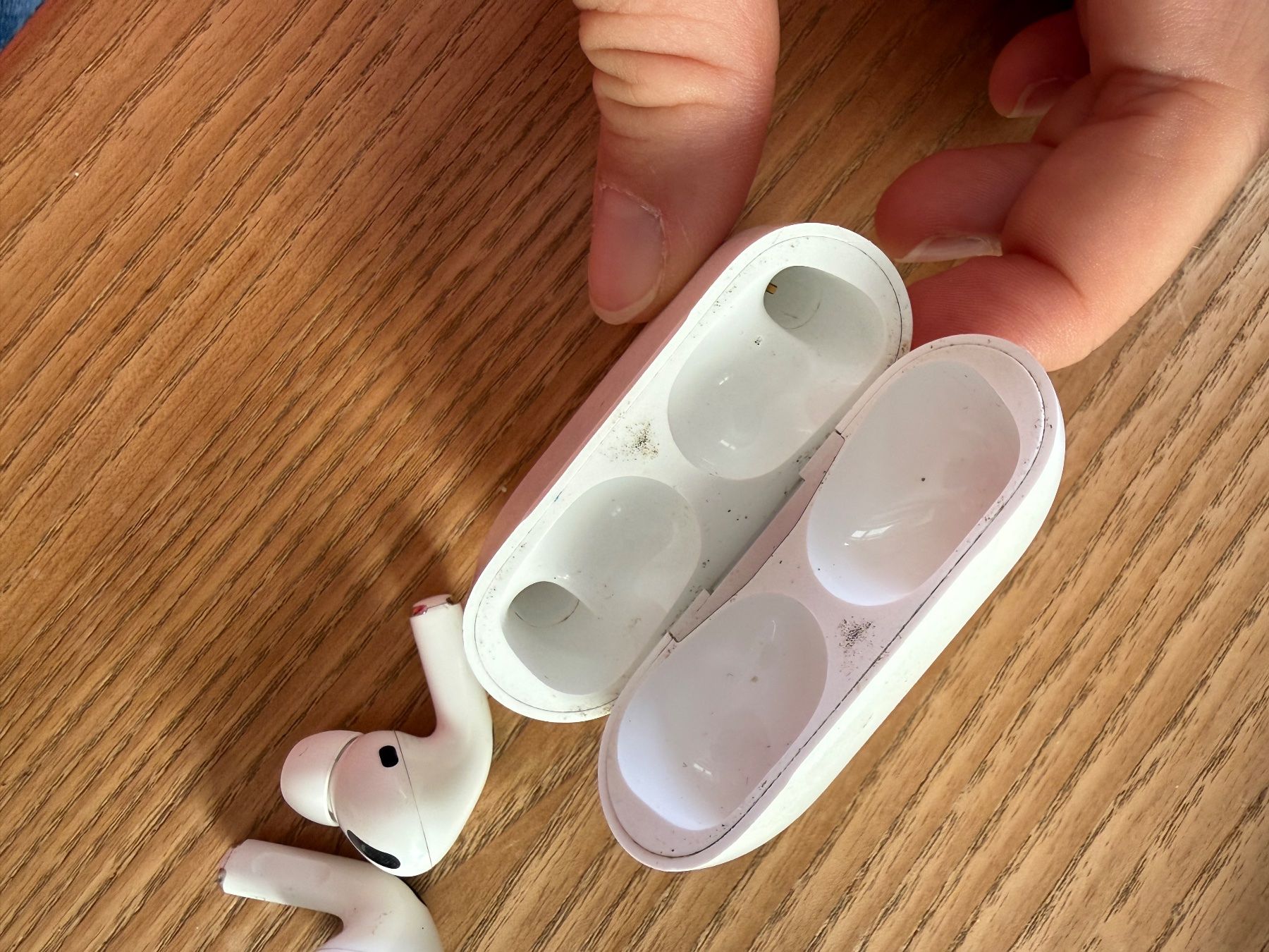 Apple Kopfhörer: AirPods Pro 1 Generation – Gebraucht aus Zürich von eva_mkj7 1
